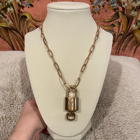 Louis Vuitton Lock and Key on a Paper clip Chain - Picture 3 of 8